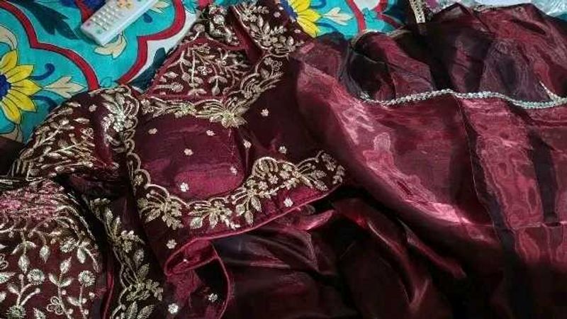 Maroon Embroidered saare with ready blouse