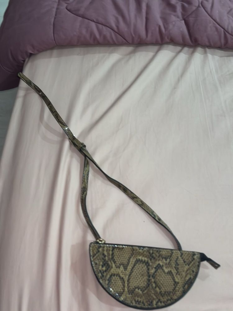 Waist Or shoulder bag from mango