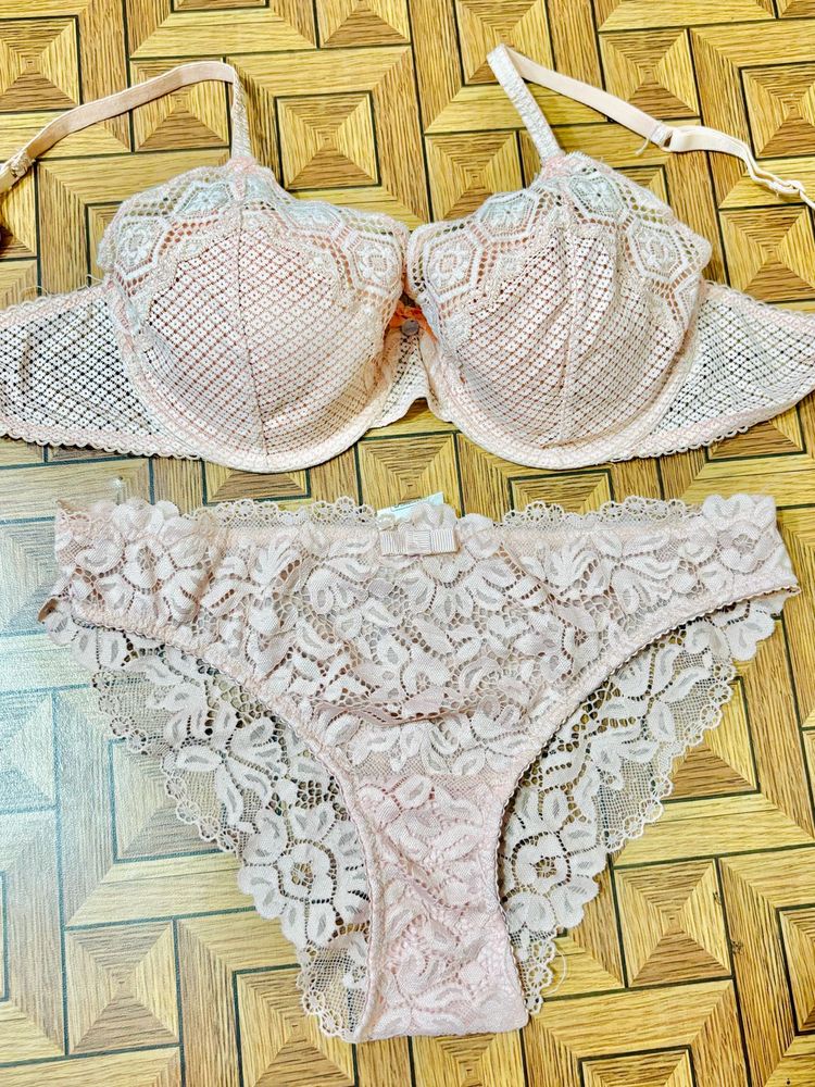 Lace Bra &amp; Panty Set