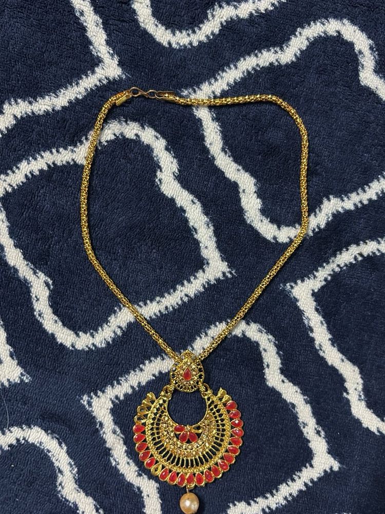 Elegant Gold-Tone Necklace