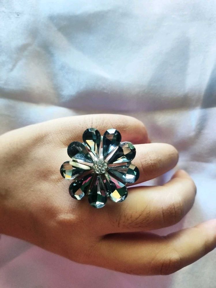 Sparkling Flower Ring