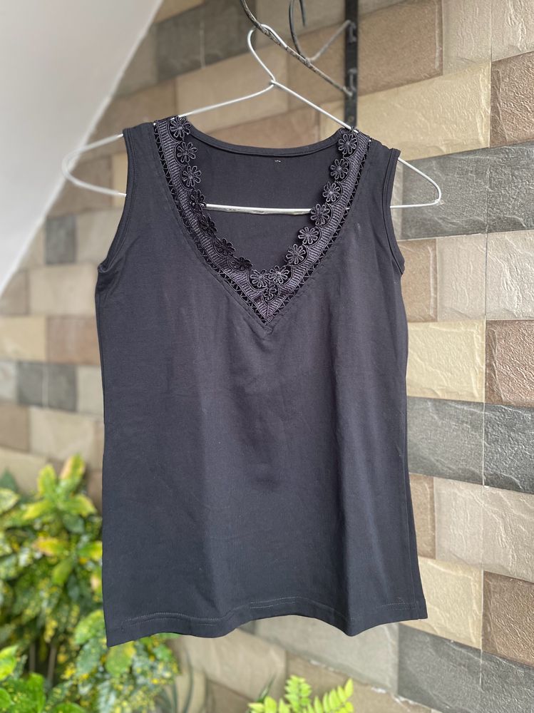Black Fitted Top- New