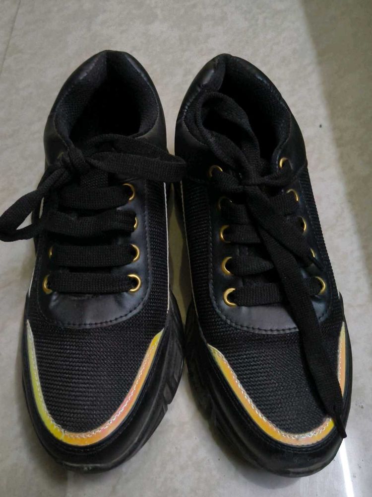 Black Sports Shoes