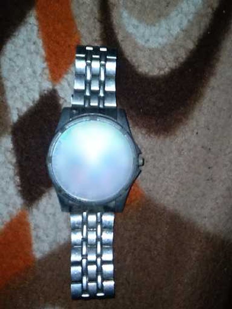 Stylish Silver Wristwatch