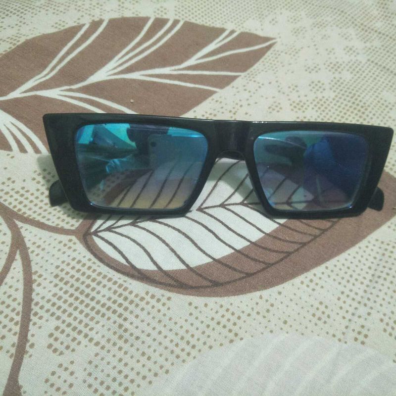 Black Frame Sunglasses