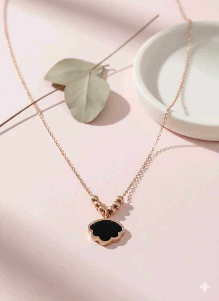 Elegant Black Clover Necklace