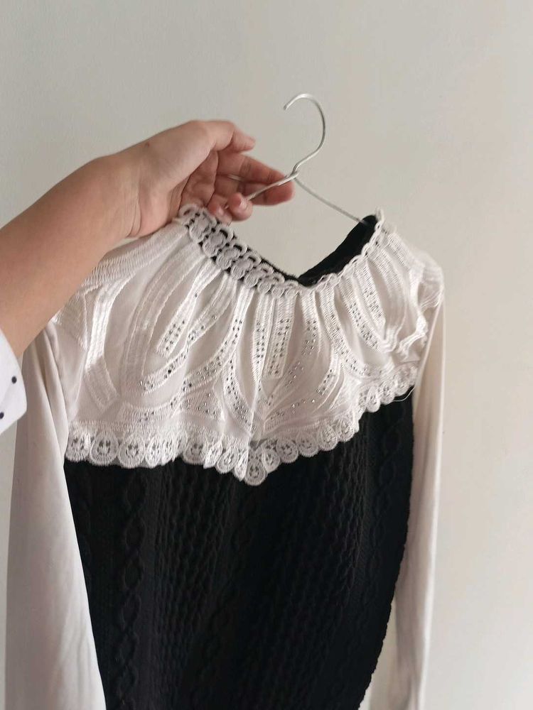 Chic Black &amp; White Top