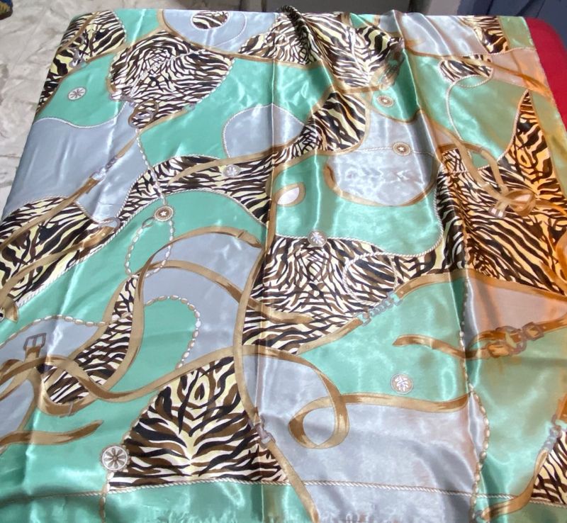 Stylish Patterned Scarf