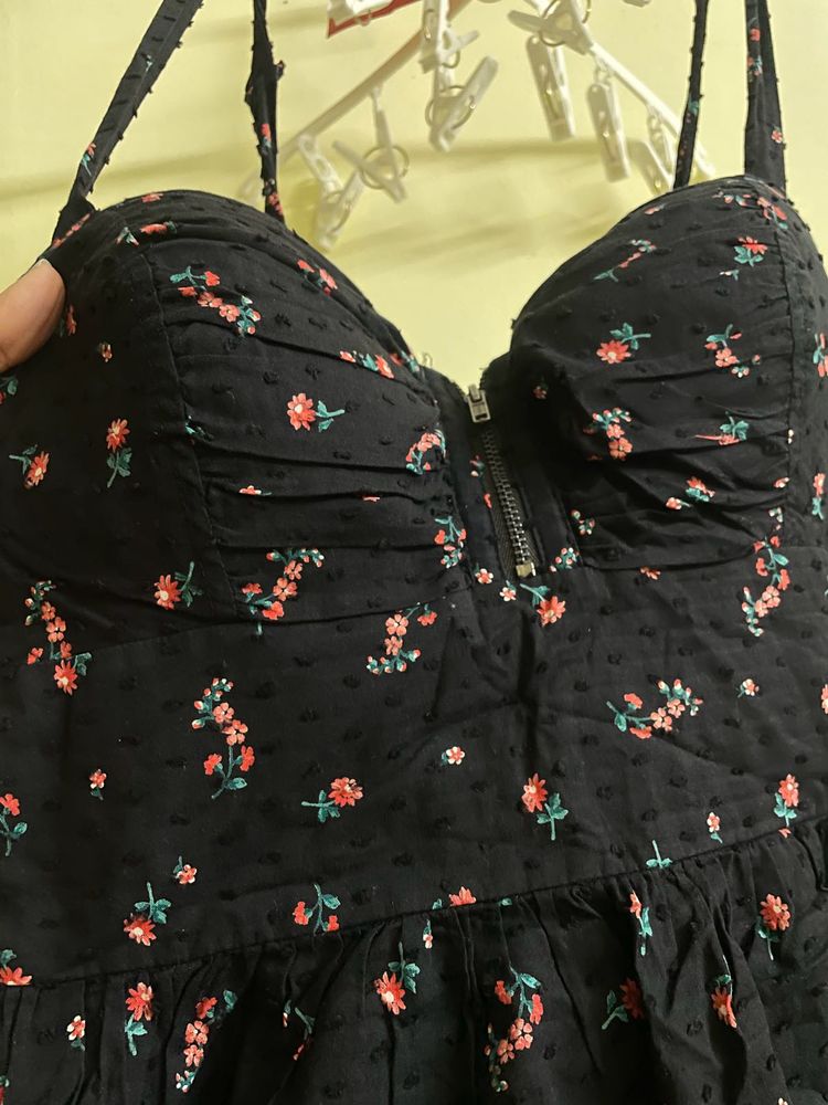 H&amp;m Cute Dress With Inbuilt Pads