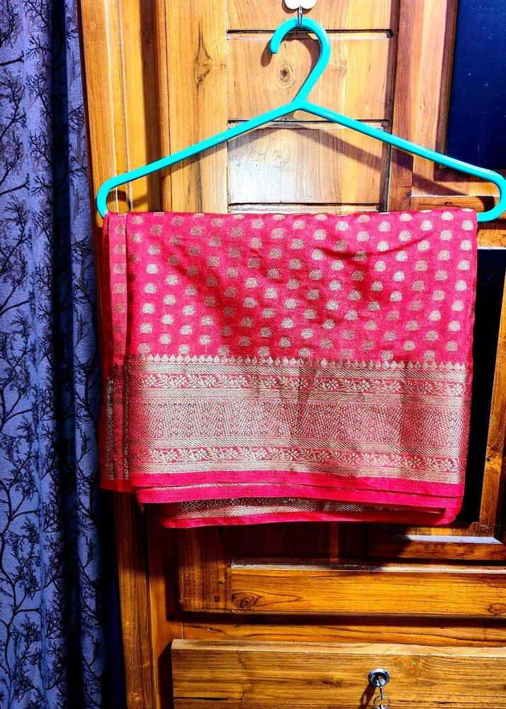 😍Elegant Red &amp; Gold Saree