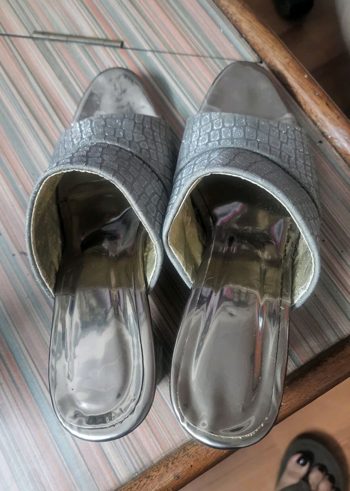 Wanted To Sale My Heel Sandel