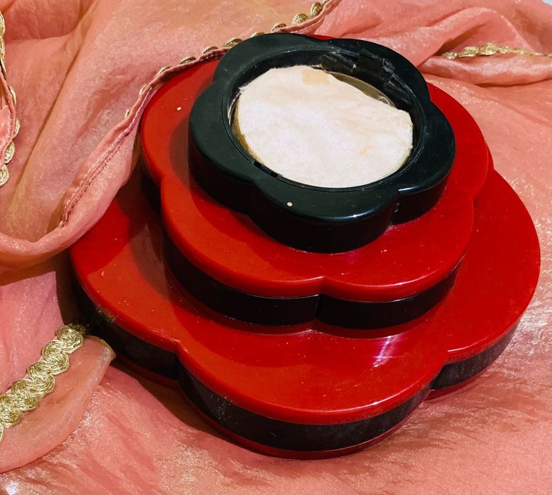 Vintage Red Flower Powder Compact