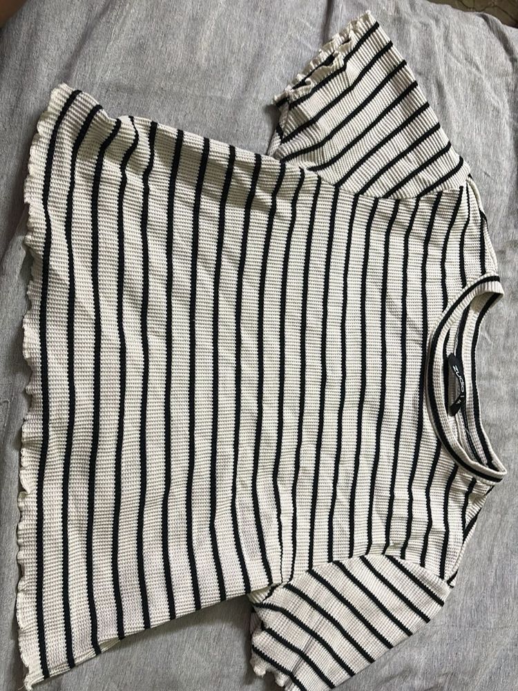 Zudio Women’s White Striped Ruffle Top – Medium Si