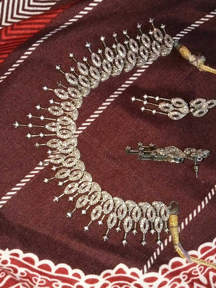 Sparkling Crystal Necklace Set