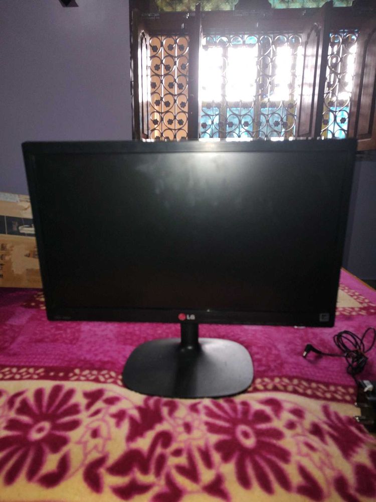 LG Monitor... 18 Inch