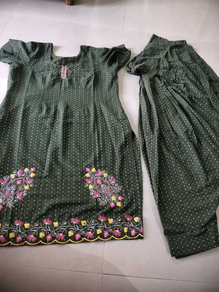 Green Embroidered Kurta Set