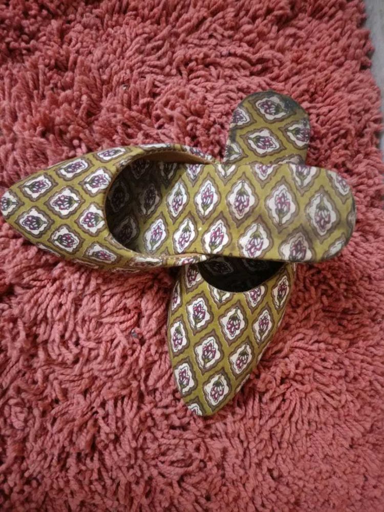 Patterned Slippers