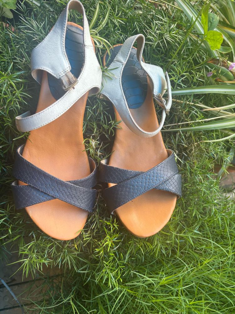 Women&#39;s Leather Ankle Strap Sandals