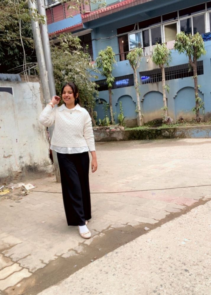 Stylish Women's White Full Sleeve Sweater