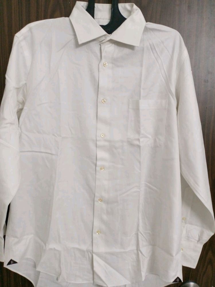 NEW WHITE SHIRT WITH EXTRA BUTTONS