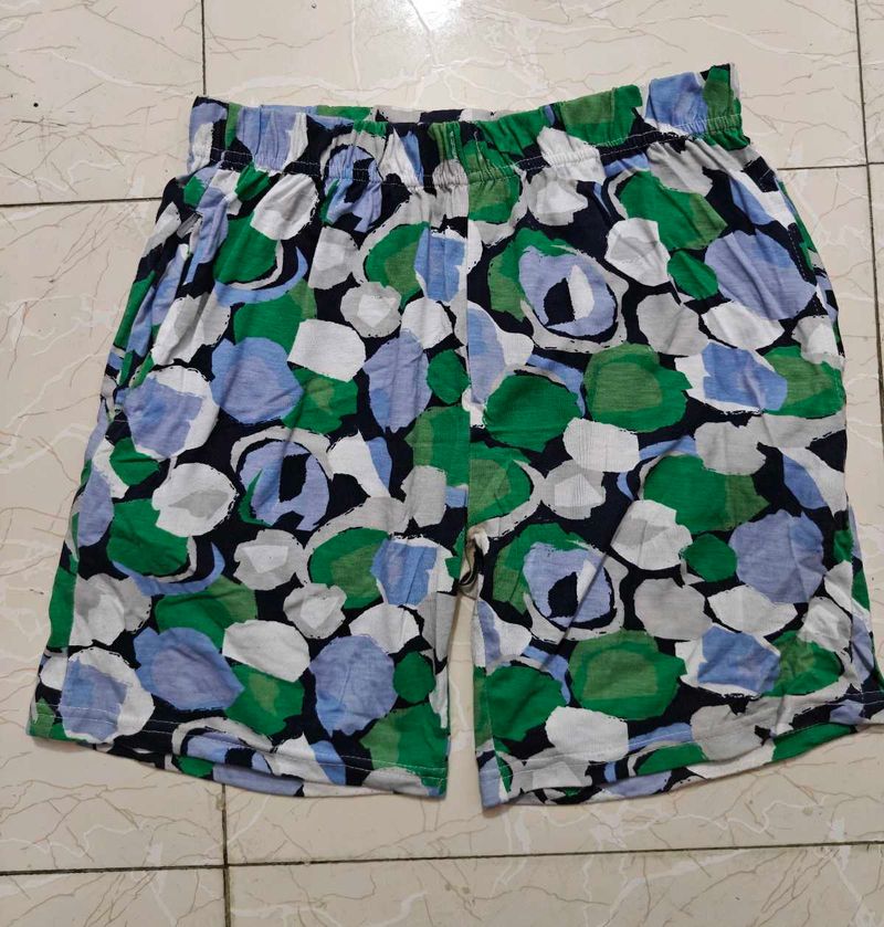Patterned Women&#39;s Shorts
