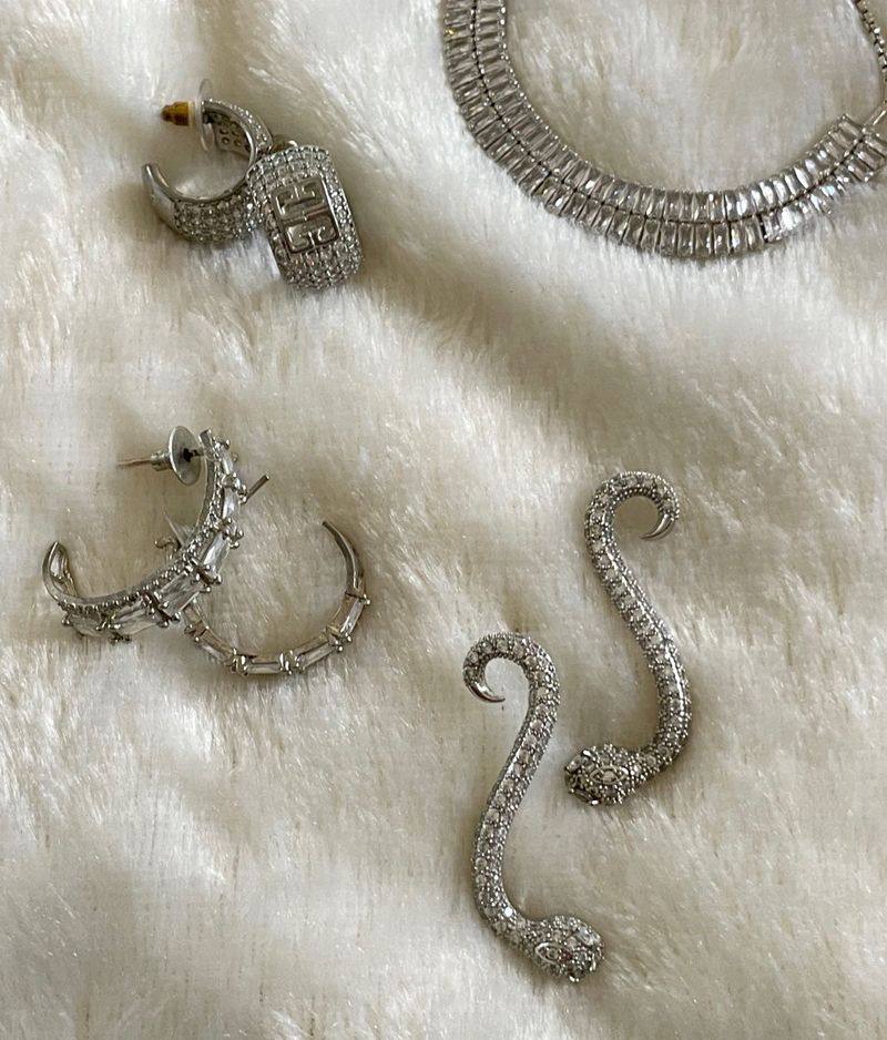 3 Sparkling Earring and 1 bracelet Collection