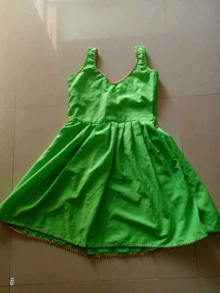 Green Sleeveless Skater Dress
