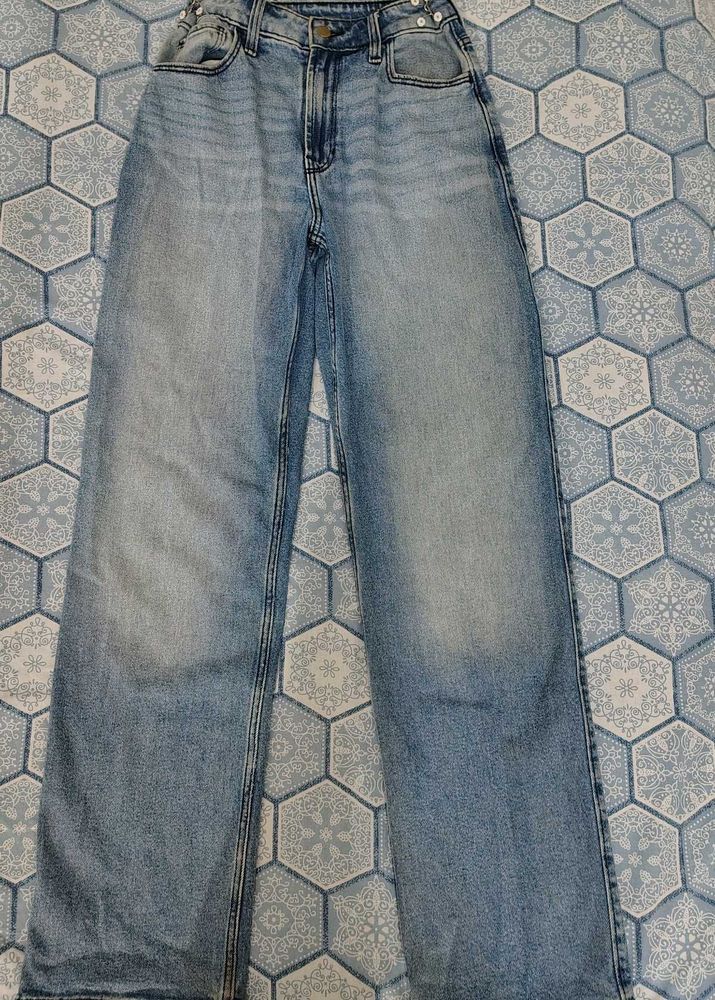 High-Waist Straight Fit Jeans – Light Wash