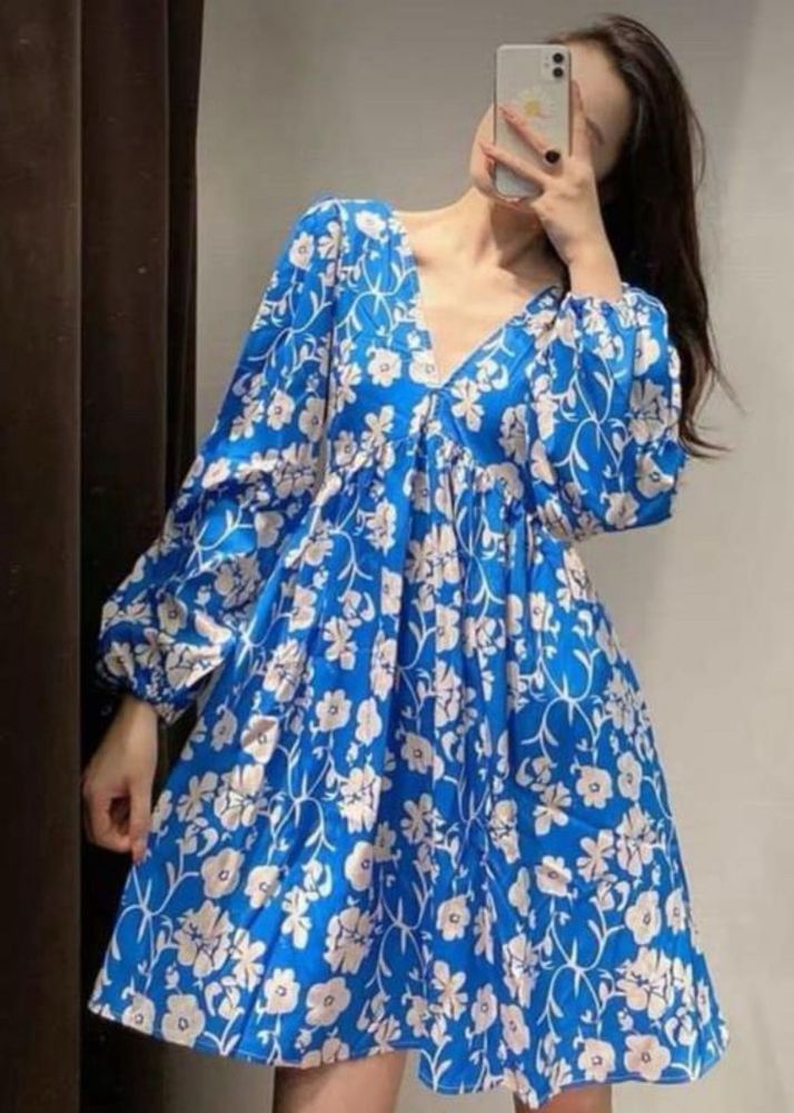 Unique Chic Floral Blue Top