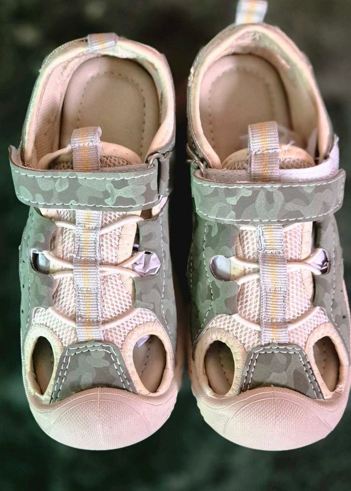 New Boys Clog Sandal In Size 1