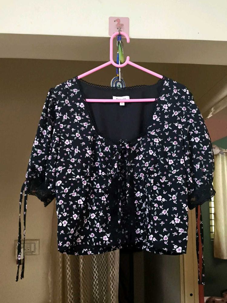 Floral Print Tie-Up Crop Top