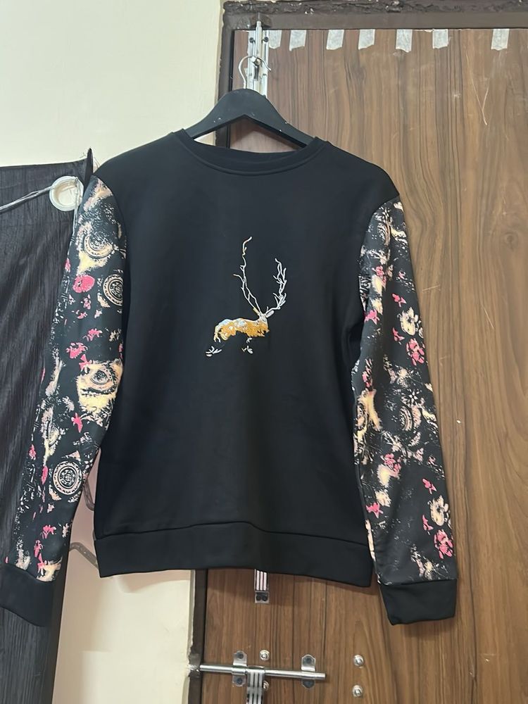 Stylish Black Printed Sweatshirt