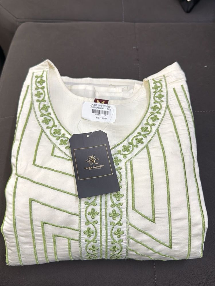 Elegant Embroidered Kurti Set.available 4 sizes