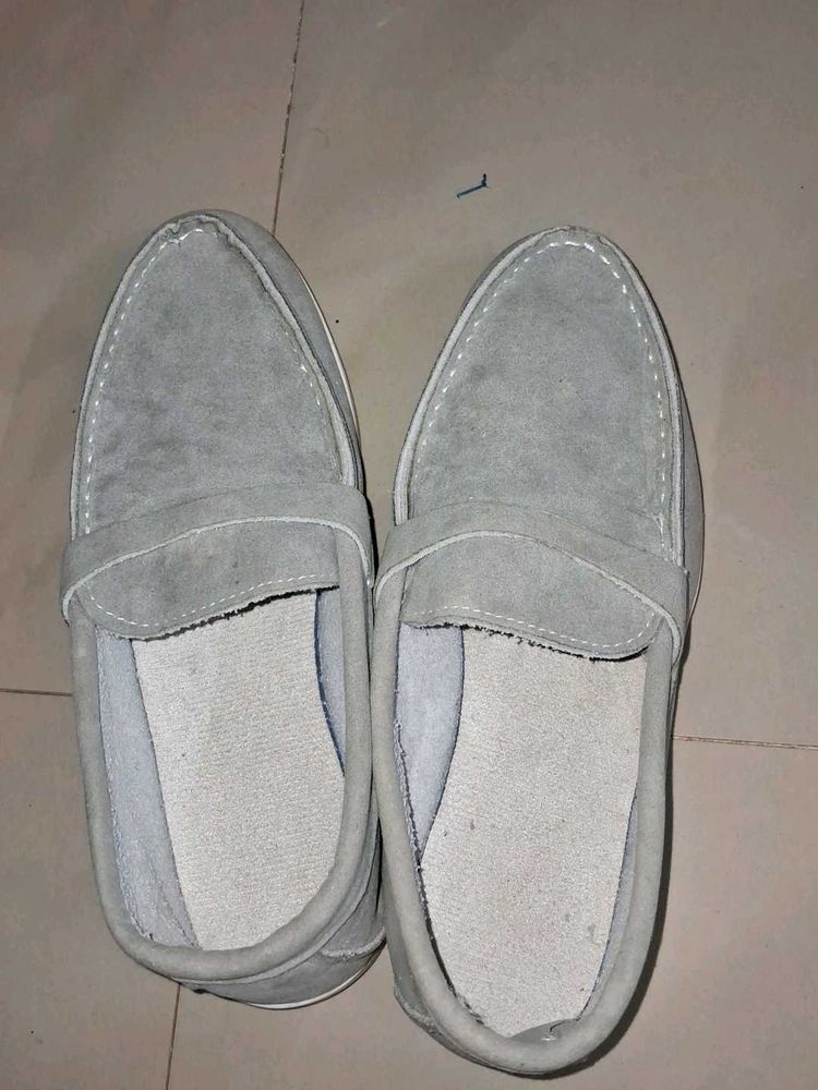 GENTS OR LADY SHOE FROM DUBAI
