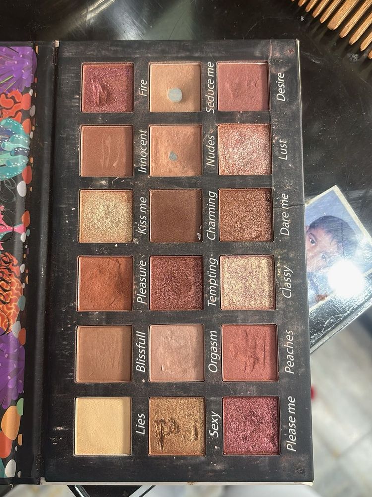 Eye Shadow Palette &amp; Nykaa lipstick free