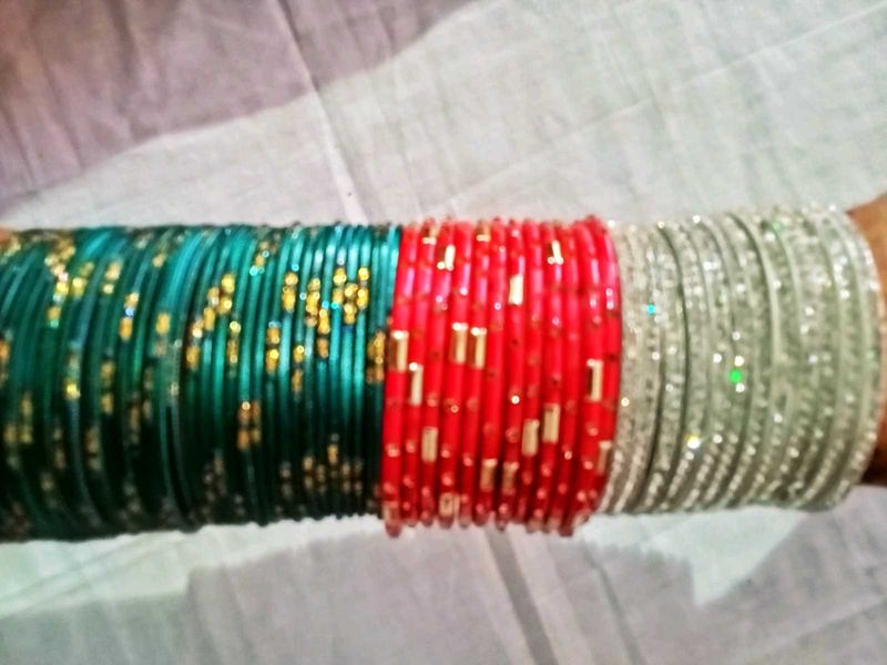 BANGLES SET....💚💓🤍
