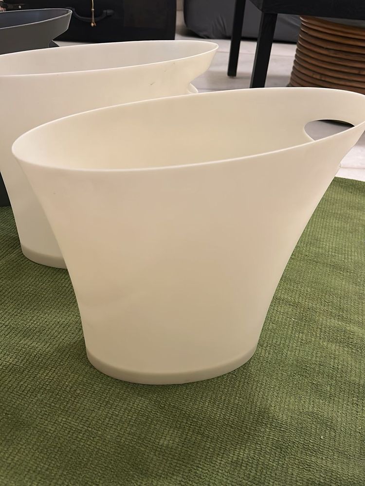 Dustbin / Trash can