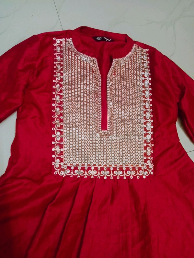 Embroidery tops and tunics