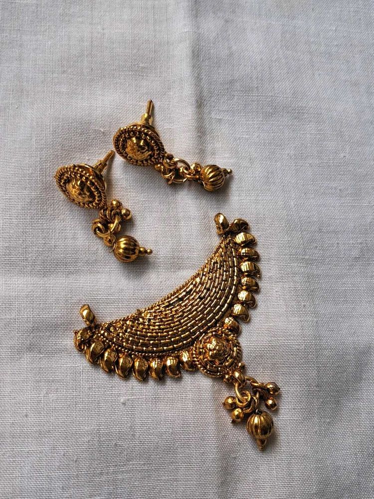 Gold-toned Earrings &amp; pendant set