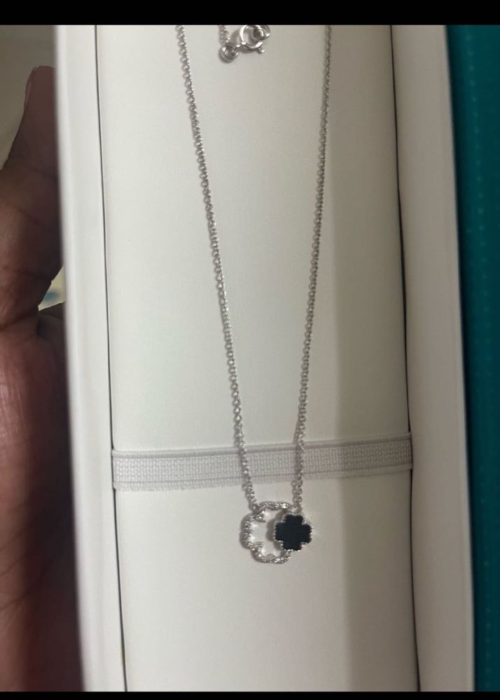 14 KT White Gold Clover Pendant Diamond Necklace