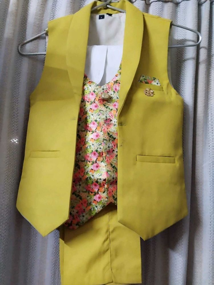Boys&#39; Yellow Vest Suit Set