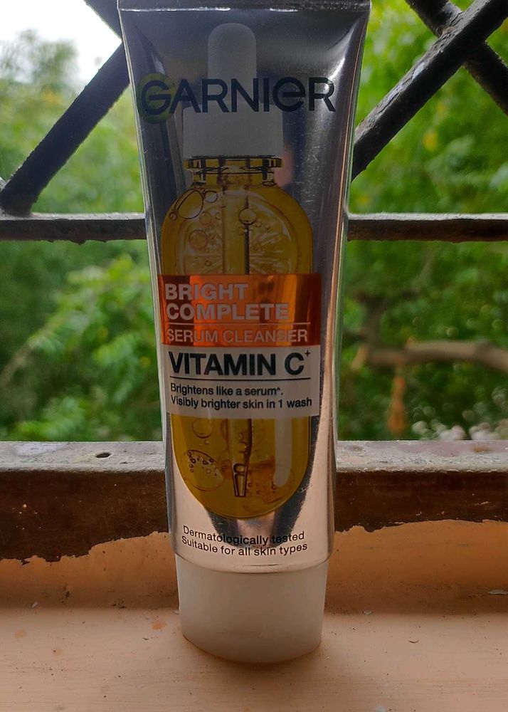Garnier Vitamin C Bright Complete Cleanser