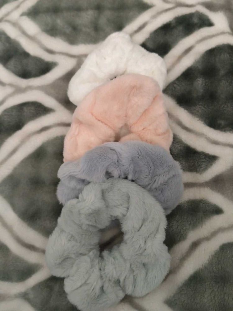Scrunchies Pack Of 04
