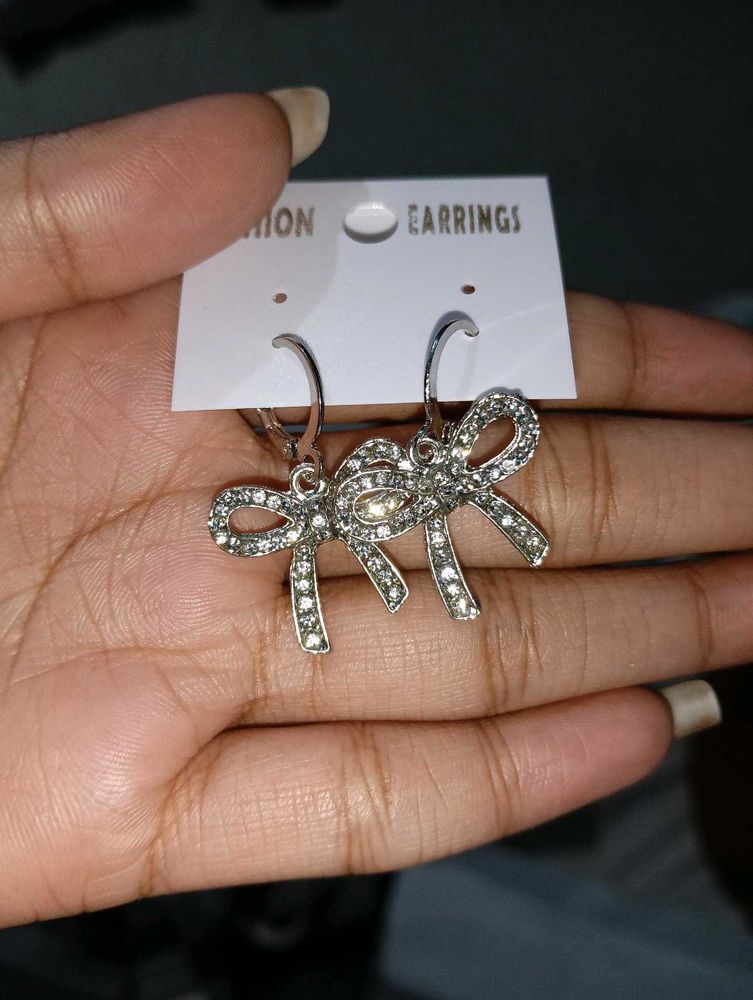 combo offerr 💥Bow Earrings and chain with butterf