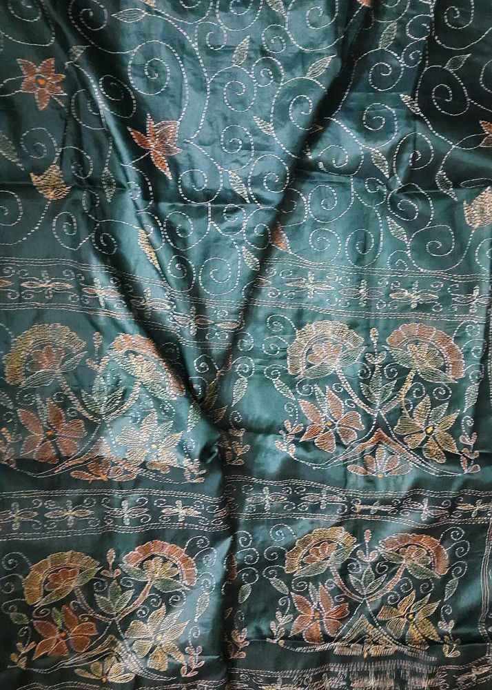 Emerald Green Embroidered Silk Saree With Blouse