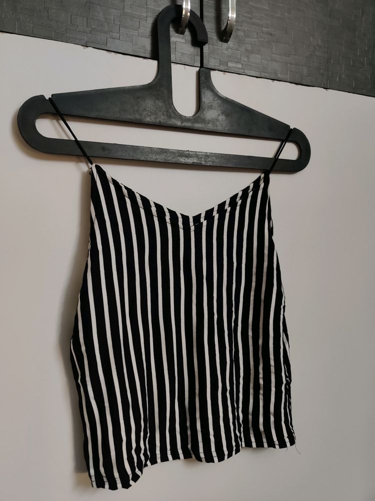 Sleevles Crop Top For Girls