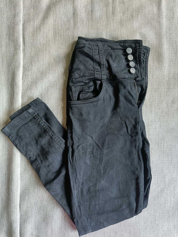 Black High-Waisted streachaby Skinny Jeans