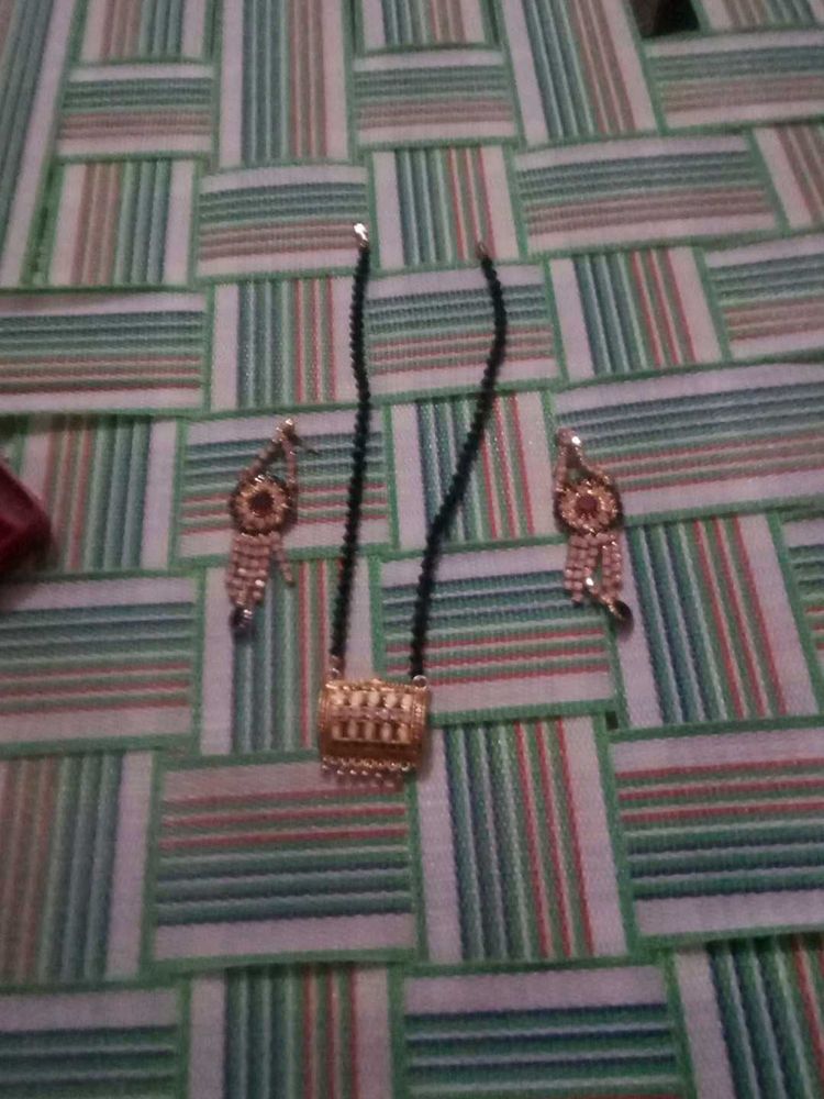 Elegant Gold-Tone Necklace &amp; Earring Set Only One