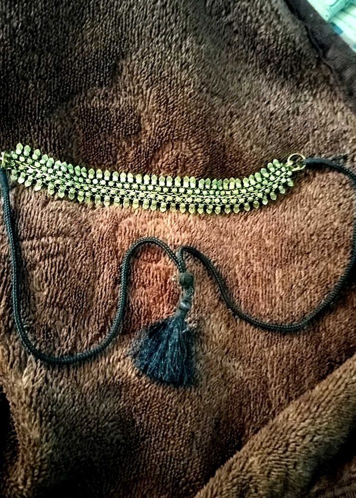 Brass-crafted stylish choker