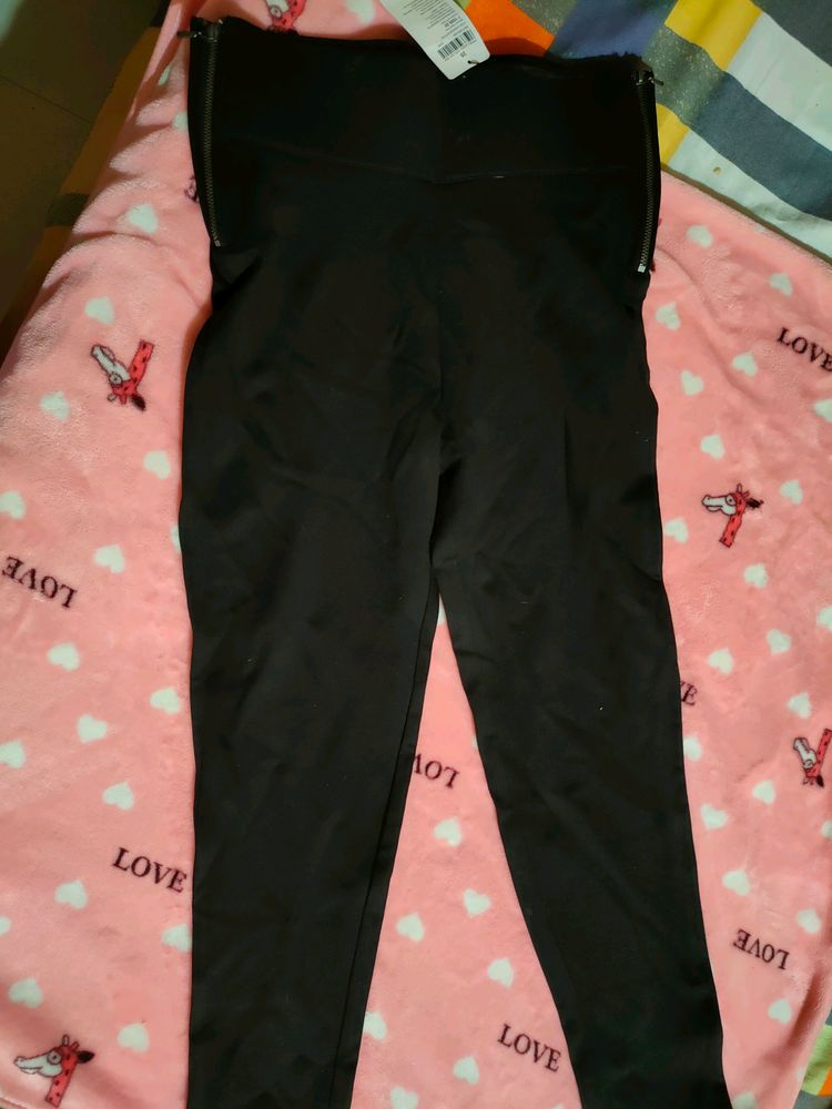 🆕 Black Jeggings By CODE Basics